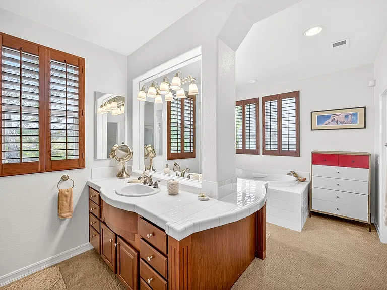 13720 Rosecroft Way — Photo 32