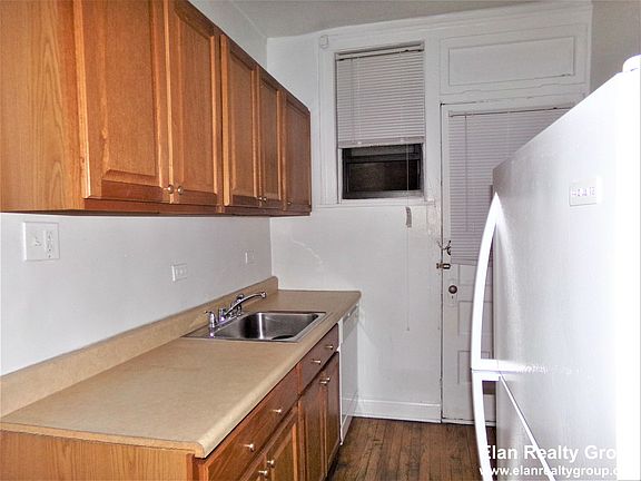 2nd image of 6812 N Lakewood Ave APT 3D