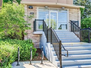 283 Fairway Rd N #302, Kitchener, ON N2A 2P1