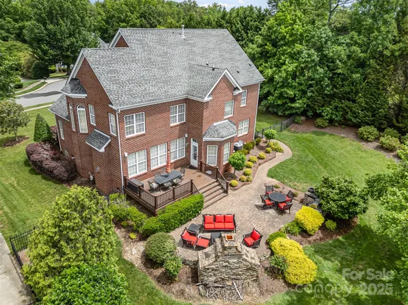 8962 Landsdowne Ave, Harrisburg, NC 28075