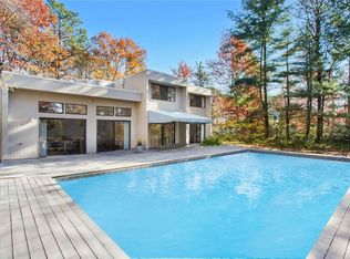 19 Woodedge Trl, Quogue, NY 11959