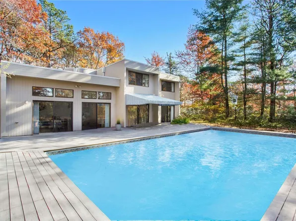 19 Woodedge Trail, Quogue, NY 11959