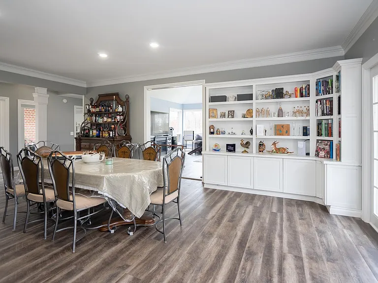 2401 E Brocker Rd — Photo 17