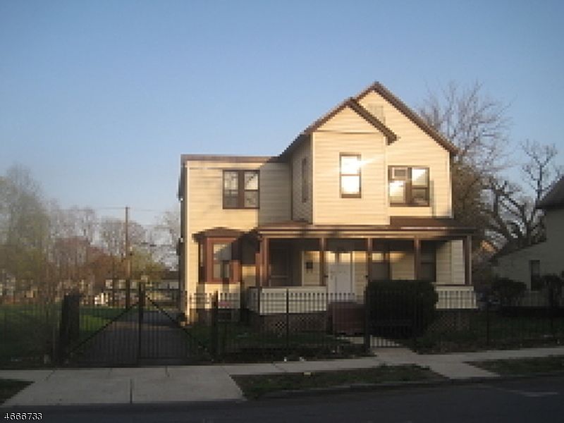 1st image of 296 Shepard Ave
