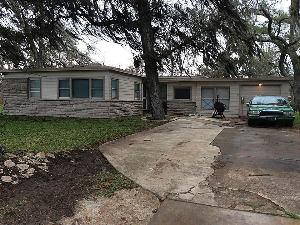 1st image of 141 Oak Dr