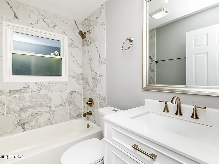 204 W Warfield St — Photo 10