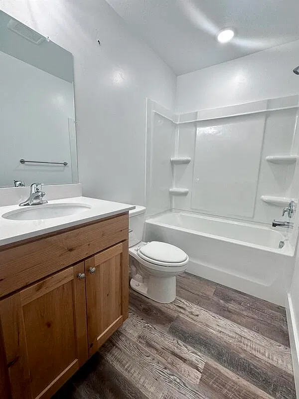 2 bed, 1.5 bath, $1,300 — Photo 4