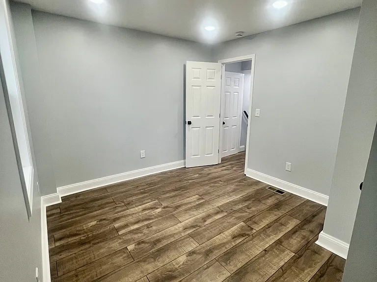 2431 McElderry St — Photo 15