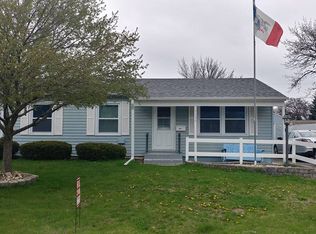 1614 Woodmayr Dr, Waterloo, IA 50703