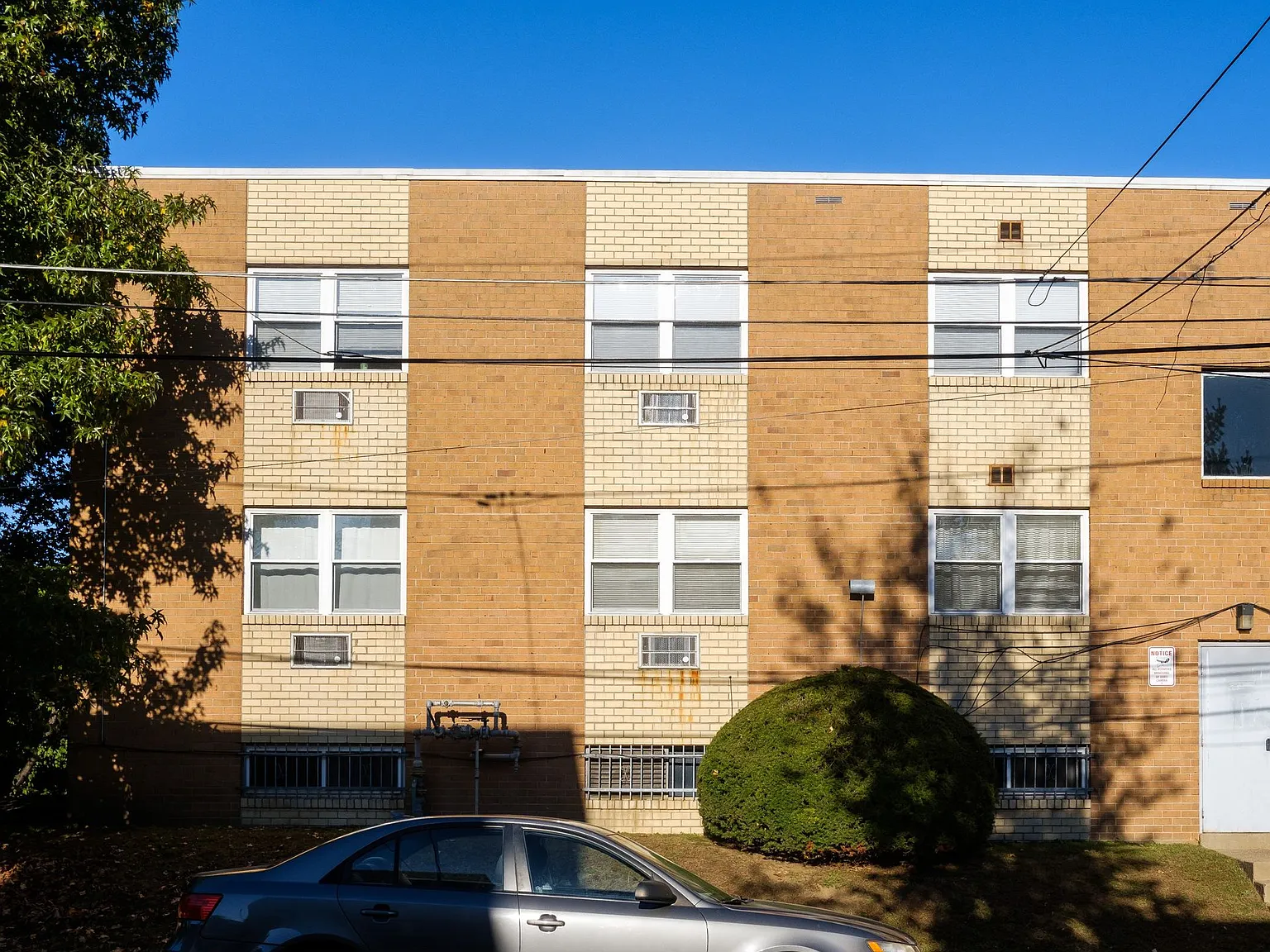 West Walnut Lane Apartments — Photo 4