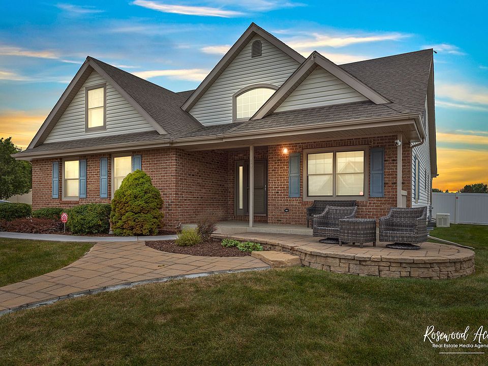 1st image of 610 Peony Ln