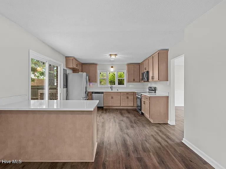 605 Winchester Rd — Photo 9