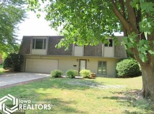 401 Friendly Dr W, Marshalltown, IA 50158