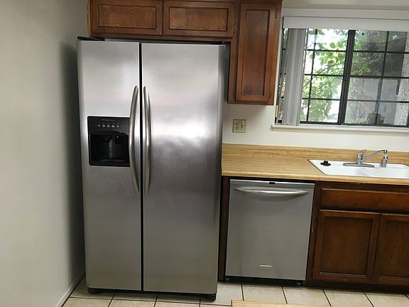 3rd image of 3840 N Torrey Pines Dr