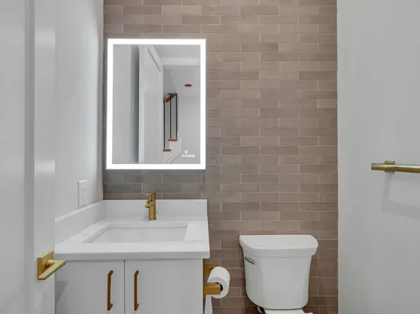 24 Clinton Avenue image 5 of 15