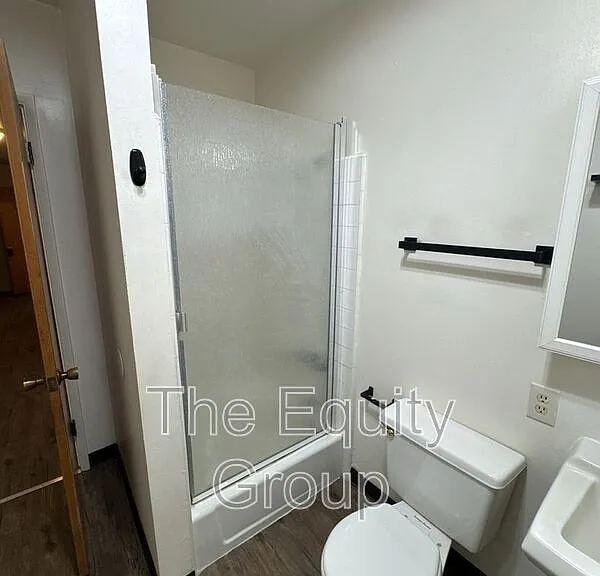 1124 E St #D — Photo 8