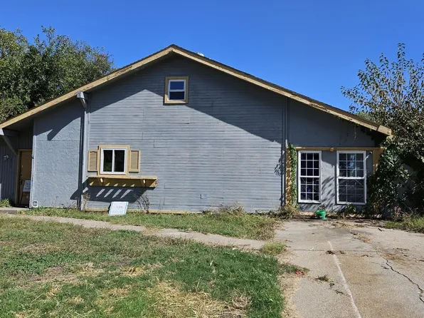 2512 Morningside Ct, Lawrence, KS 66047