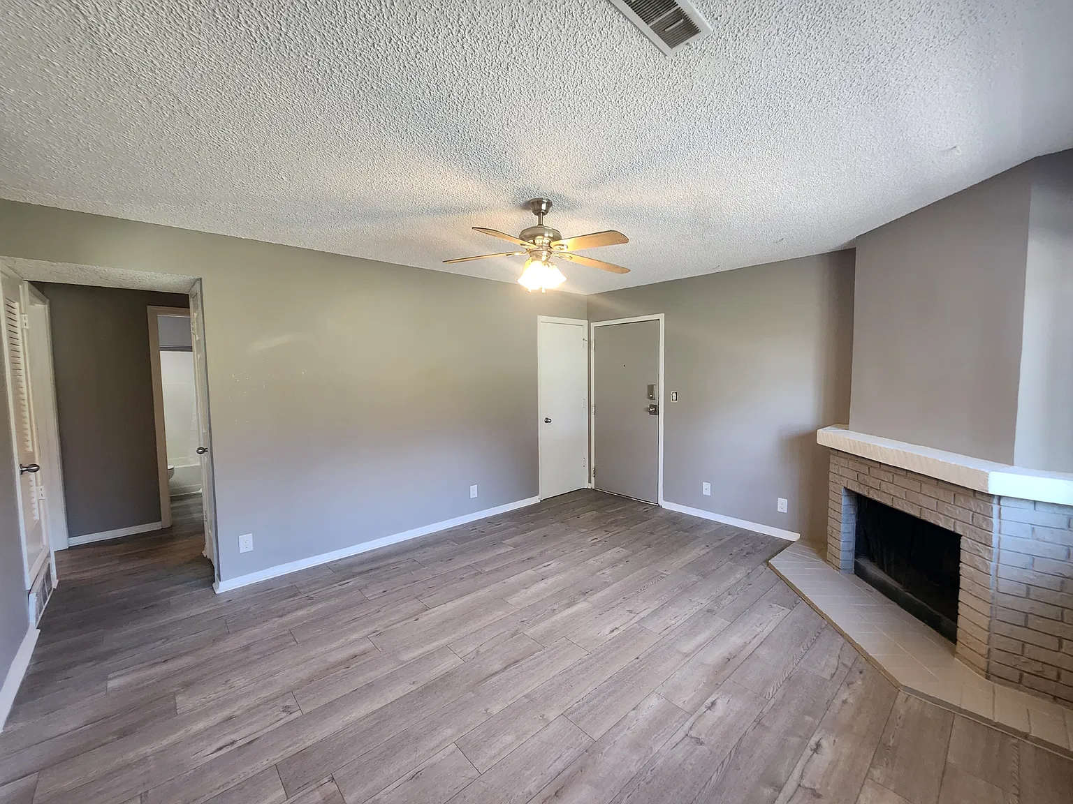 2 bed, 833 sqft, $860 — Photo 2