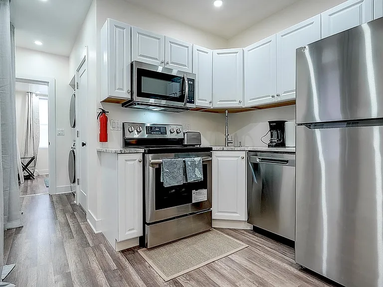 2203 Catharine St #1 — Photo 4