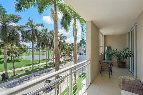 2000 N Bayshore Dr Photo 1