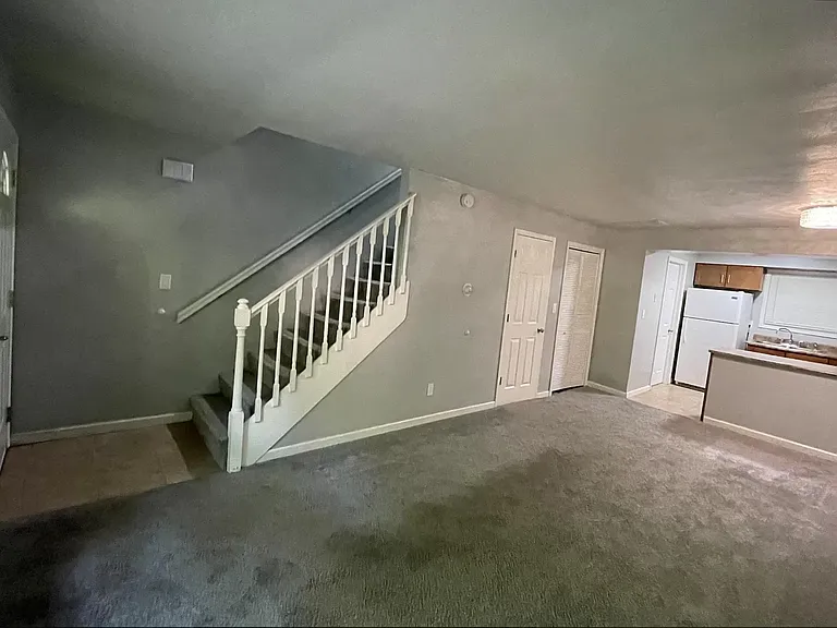 1504-1508 E Terrace View Ln — Photo 3