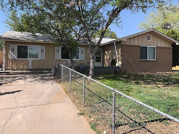 2nd image of 403 Meadow Ln