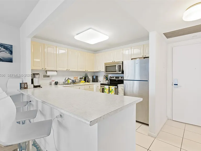 2301 Collins Ave #504 — Photo 7