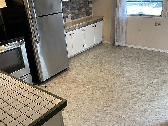 4th image of 1924 Viceroy Ln