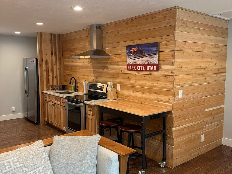 300 Upper Evergreen Dr #B — Photo 8