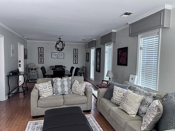 4th image of 232 Briarwood Cir