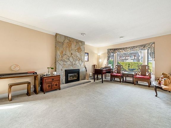 3rd image of 10660 Canso Cres