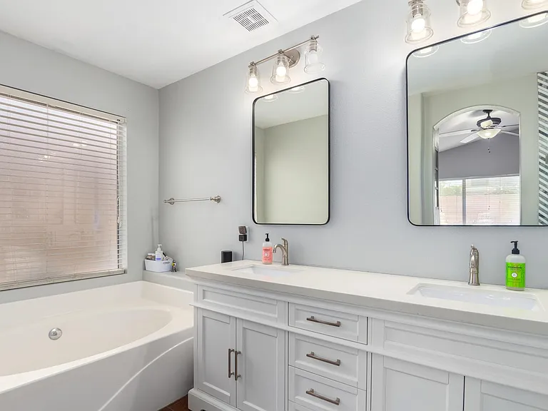 3237 E San Remo Ave — Photo 11
