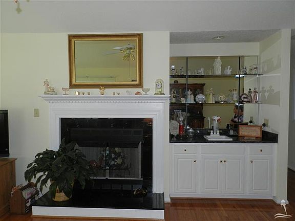 5th image of 33 Fairway Drive SW