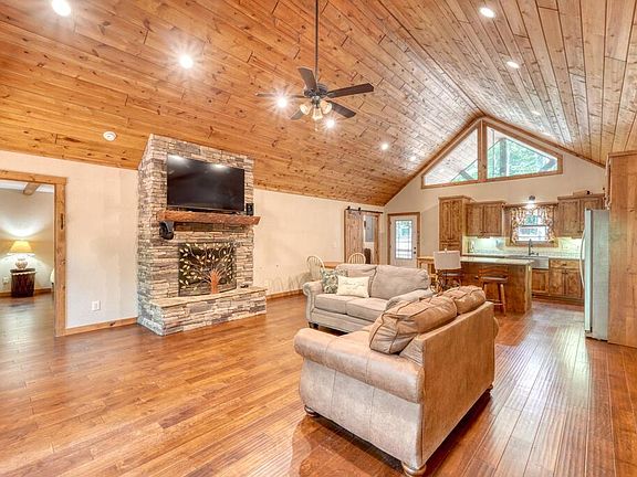 3rd image of 200 Renegade Ridge Rd