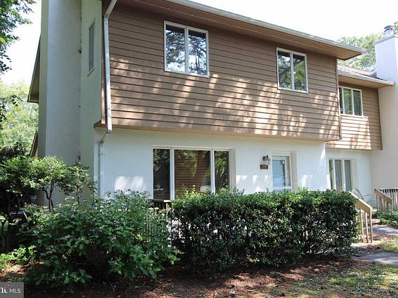 2nd image of 717 Bayberry Cir
