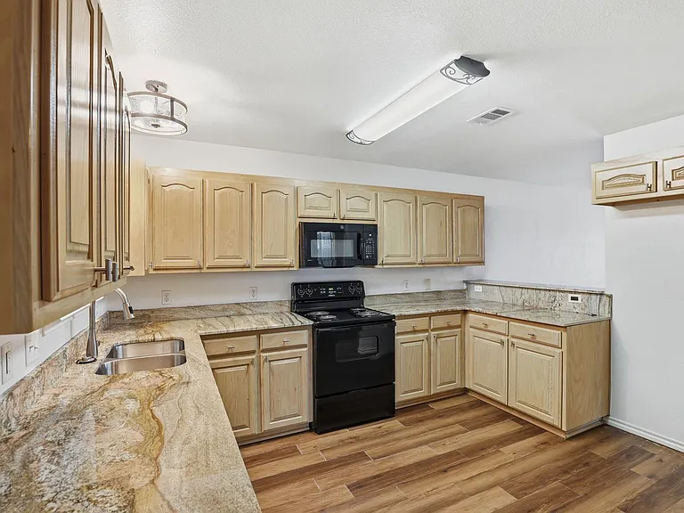 1502 Sharron Ct — Photo 44
