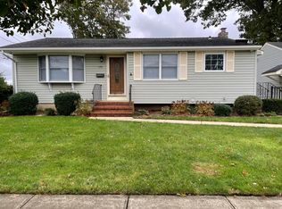 178 Spruce St, Massapequa Park, NY 11762