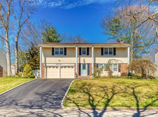 65 Hurtin Blvd, Smithtown, NY 11787