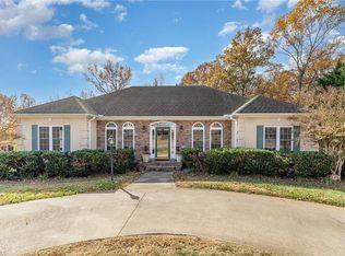 4476 Lochurst Dr, Pfafftown, NC 27040