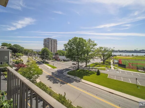 1150 River Rd APT 4F, Edgewater, NJ 07020