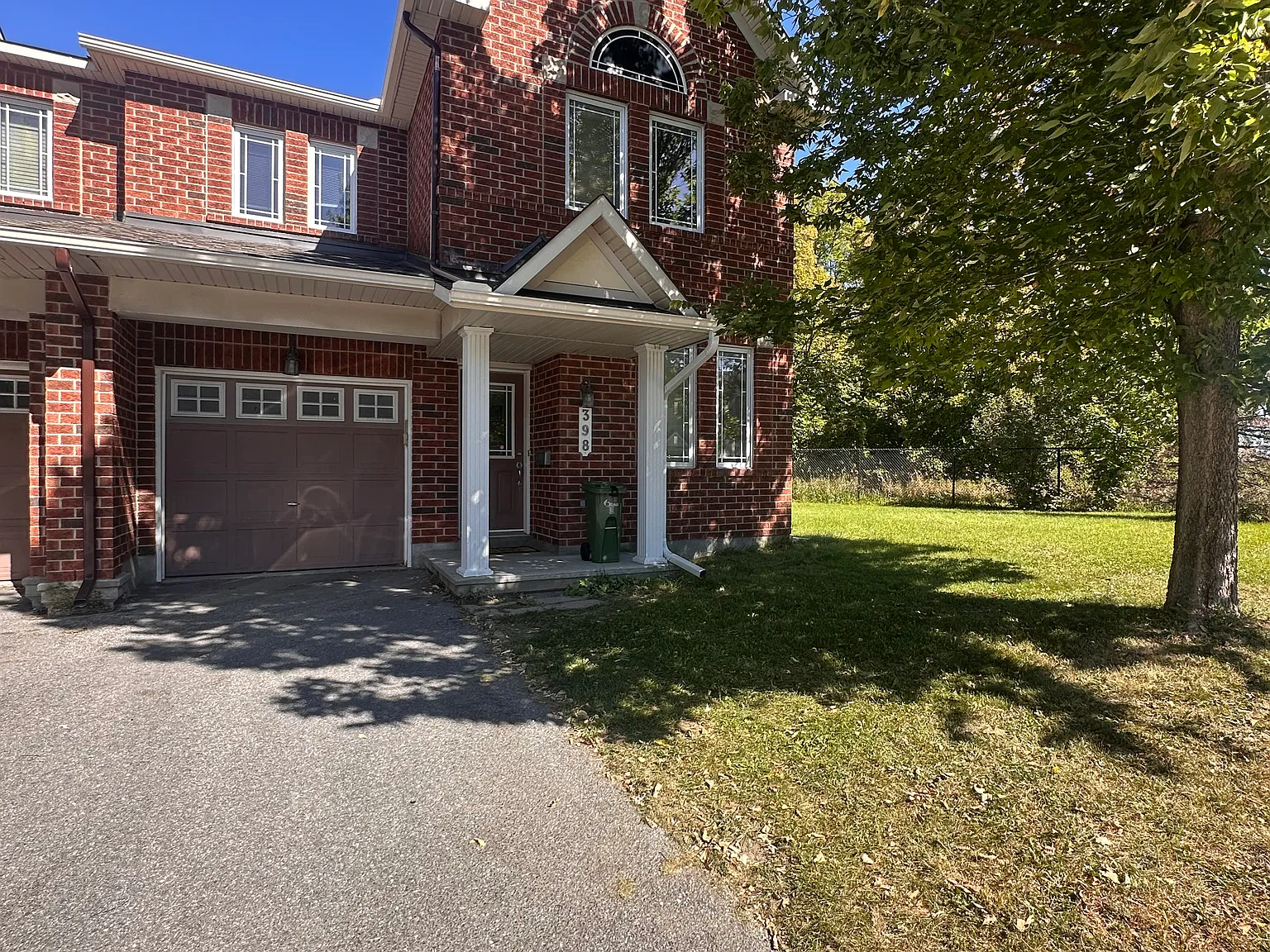 398 Cresthaven — Photo 1