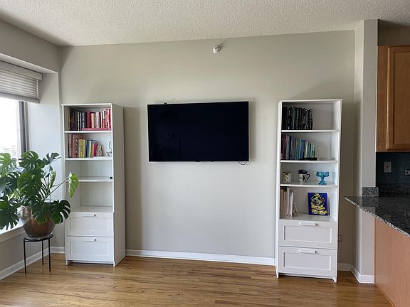 5th image of 1717 S Prairie Ave APT 1307