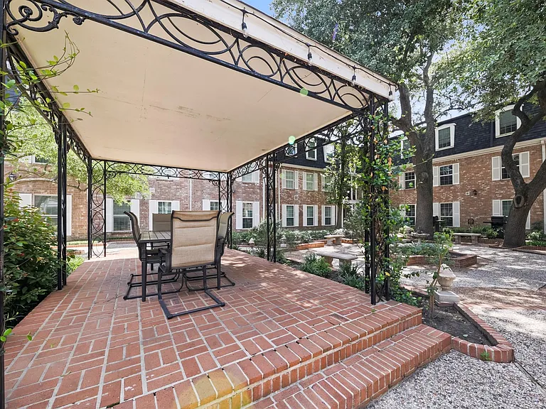 361 N Post Oak Ln #231 — Photo 24