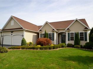 1014 Castle Bridge Xing, Webster, NY 14580