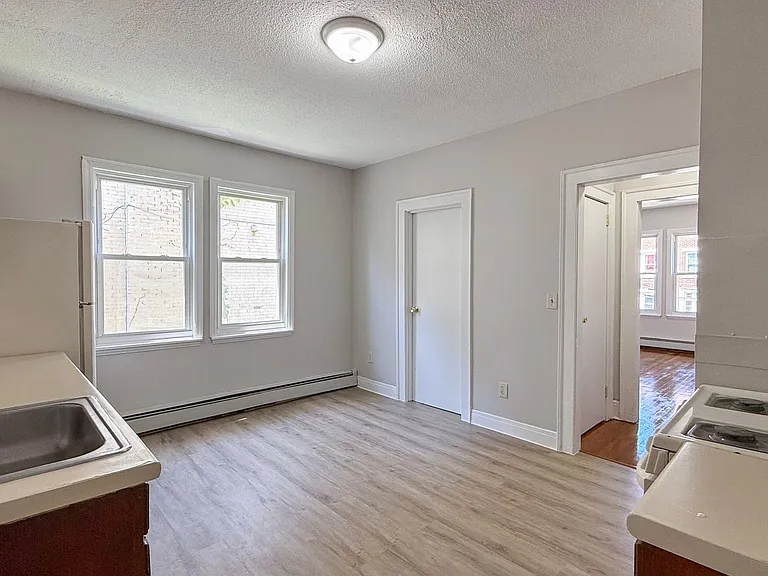 450 Barbour St — Photo 13