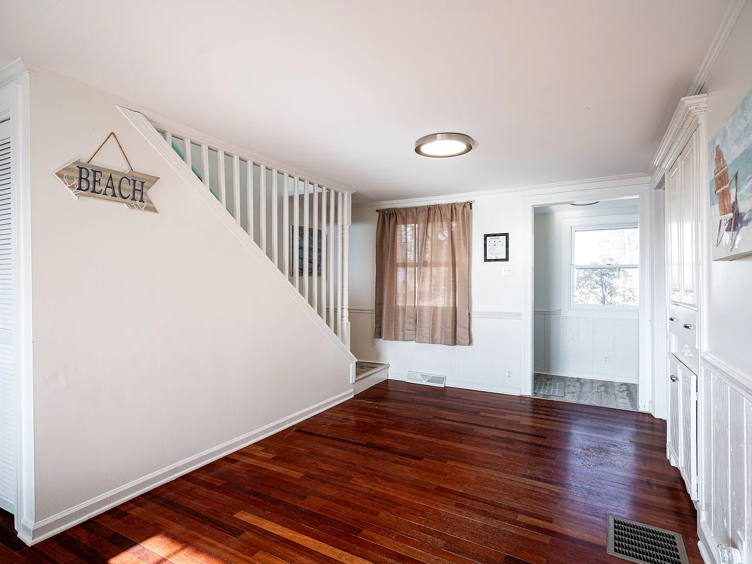 2 bed, 1.0 bath, 1160 sqft, $2,300 — Photo 3