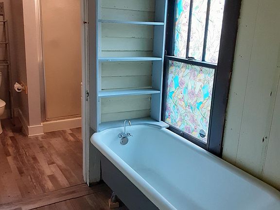 3rd image of 834 Morgan St