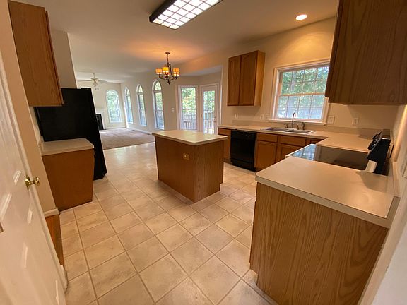 5th image of 6807 Buck Ln