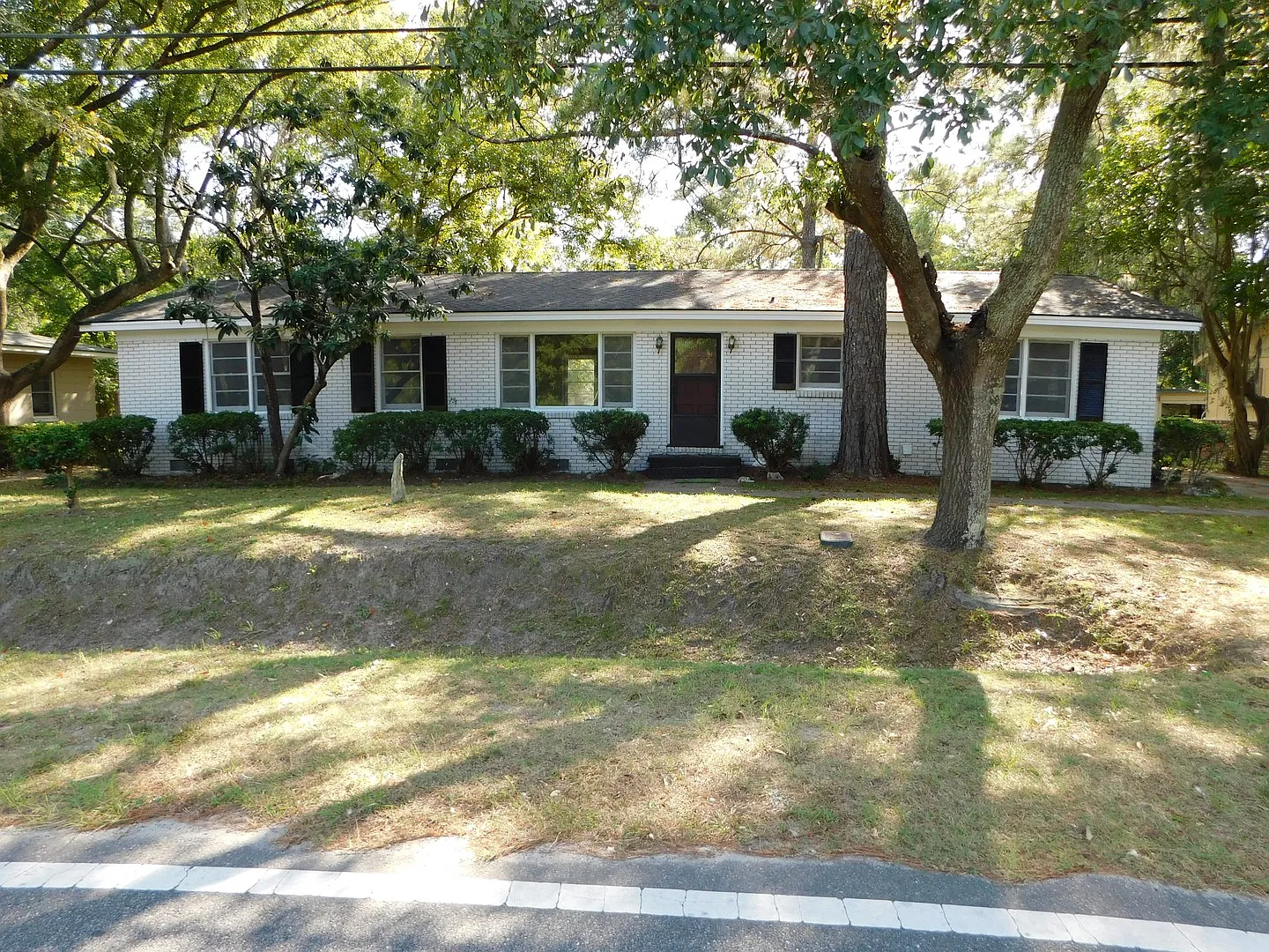 1404 Lake Park Rd / / 4 bed/2 bath home with washer and dryer — Photo 2