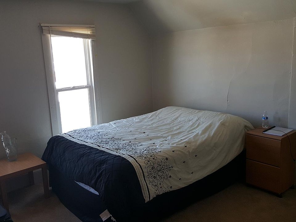 2nd image of 113 W Liberty St